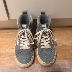 Vans - Säljer mina supersnygga ljusblå Vans för att de inte kommer till användning. Dem är använda men i bra skick. 