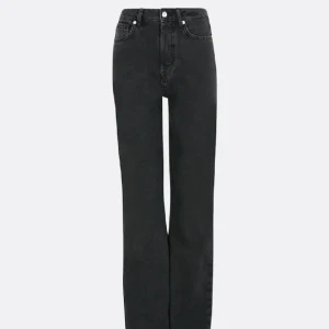 Jeans - Svarta raka högmidjade jeans från BikBok. 90s straight. Köpte för 599kr, endast använda 1 gång❤️