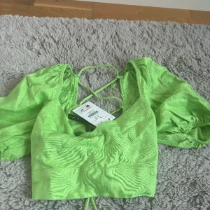 Neon topp  - Super söt tröja som inte kommer till användning och därför säljs. Inga skador och helt ny med lapp❤️
