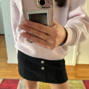 Jeans kjol - Super söt svart jeans kjol som säljs pga av att den inte kommer till användning längre❤️
