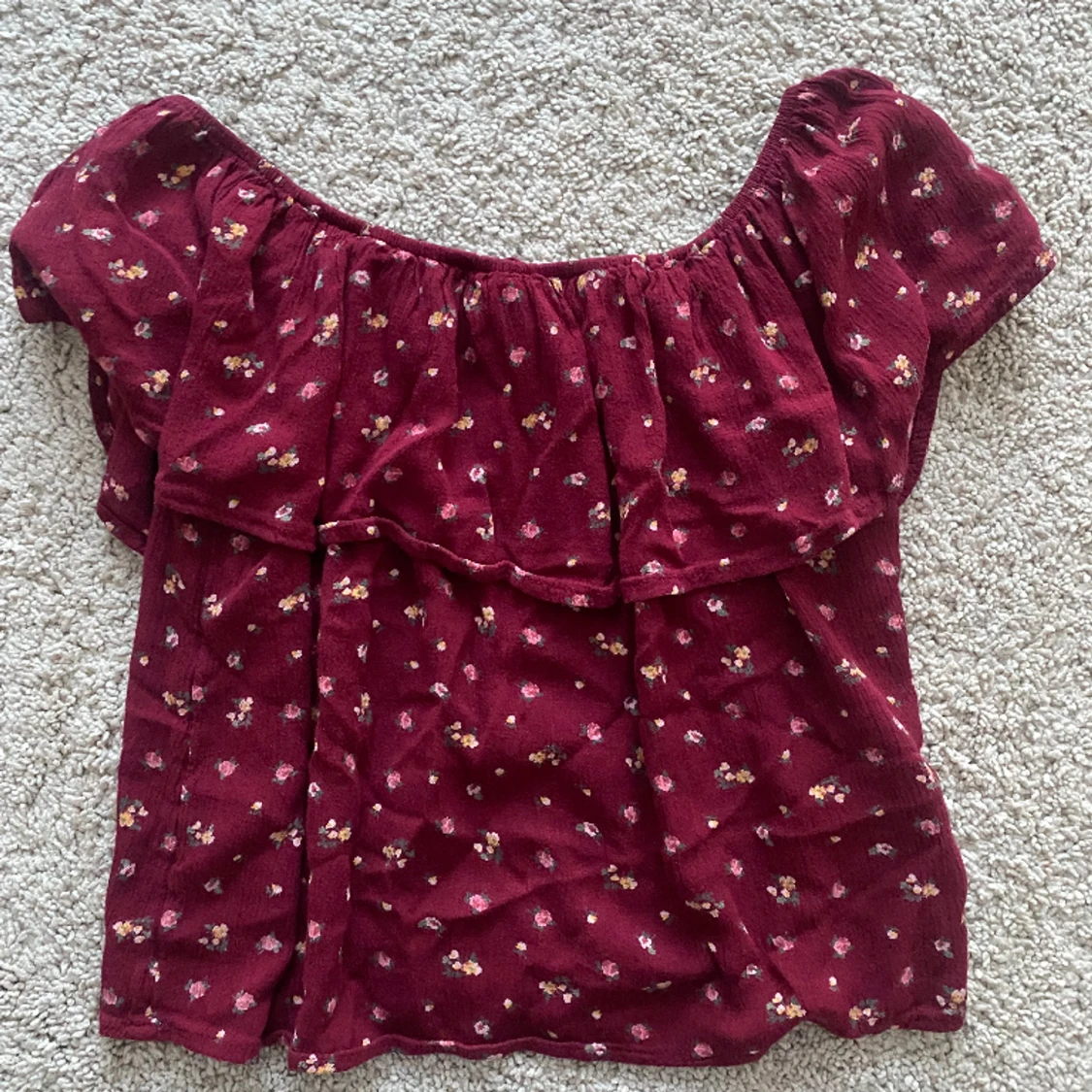 Röd blommig blus  - 91