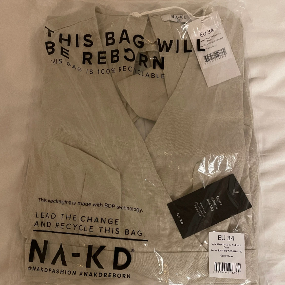 Gullig klänning i linne - 90