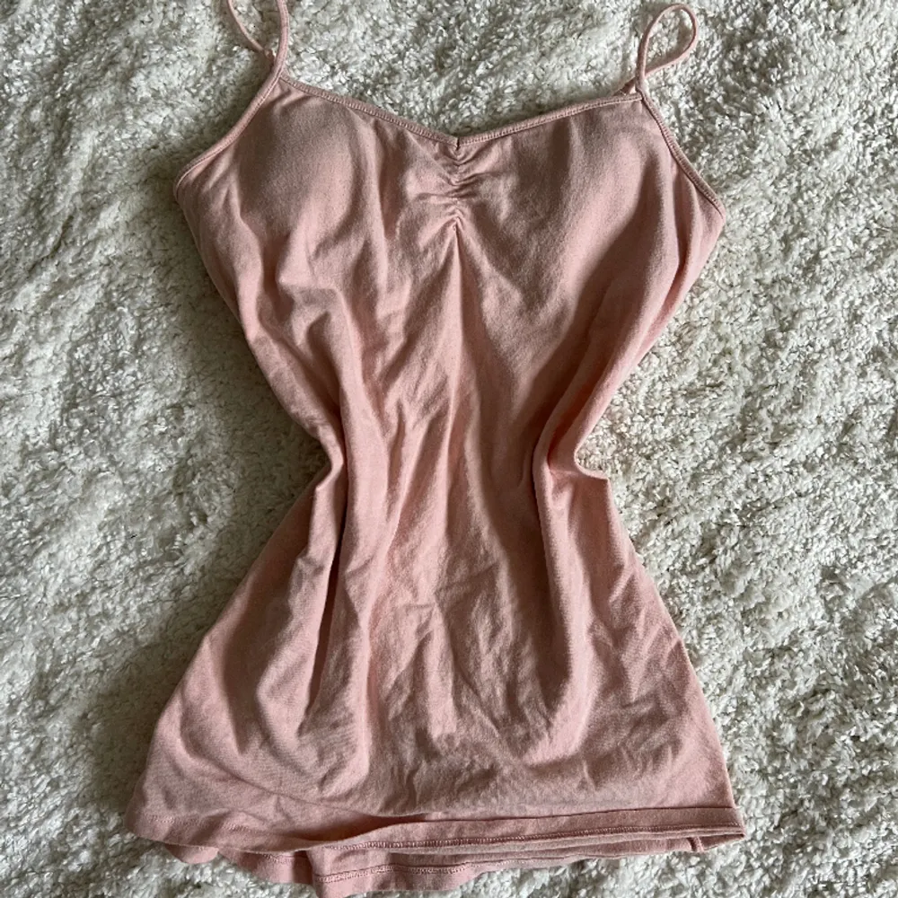 Vintage linne i en rosa färg med inbyggd vaddering . Toppar.