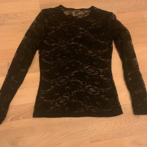 Tröja - Tunn svart tröja 