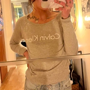 Calvin Klein tröja  - Jättebra skick, strl xs! Kommer tyvärr inte till användning 