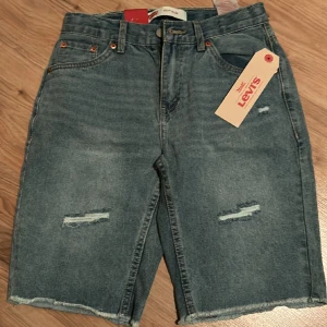 Levis shorts - Helt nya Levis shorts i storlek ”16 years” xs/s Nypris 499kr