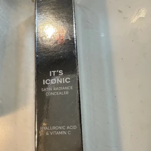 Caia , helt ny concealer, oöppnad  - Helt ny Caia , concealer oöppnad 3w Ordinarie pris 195,, säljer för 100 Finns i Åmål kan skickas köparen betalar frakten  