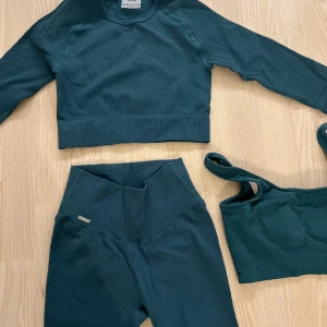 Aimn - Träningskläder från Aimn (ribbed seamless), oanvända. Tights - XS Tröja - S Sport-bh - S