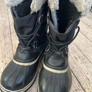Sorel junior vinterstövlar  - Vinterskor i stl 38 junior I bra använt skick 