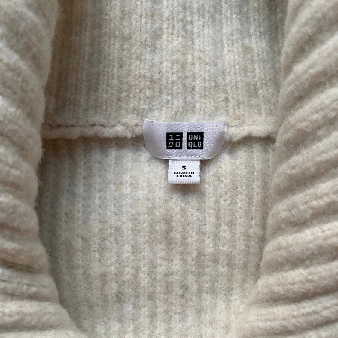 Stickad ull cardigan - 91