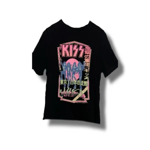 Cool neon kiss t-shirt - En neon kiss t-shirt (den är inte så kort som på bild 2 jag gjorde en orre knut.) Om ni undrar något, vill ha mer bilder/bilder på, prisförslag eller vad som tveka inte att höra av er