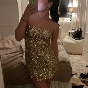 Klänning - Finaste paljettklänningen från Nelly!✨