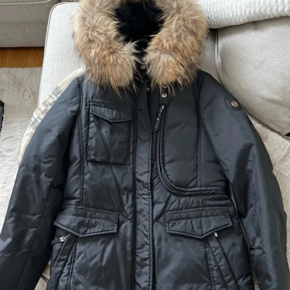 Nyskick Hollies puffer jacka, storlek M, Orignalpris 3500kr mitt pris 1500. Jackor.