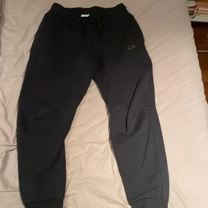 Nike Tech Fleece Sweatpants - Svart, skick:9/10, storlek:S, nypris:1200kr mitt pris:600kr