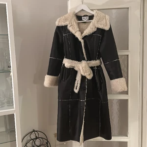 Warm winter long coat - Used it only 2 times. Very warm and cosy coat. Original price 1299kr