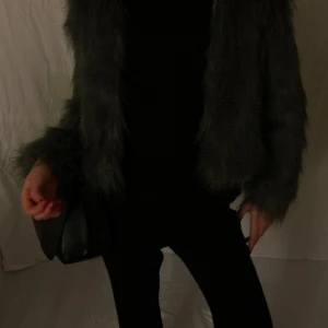 Grå päls jacka från DRY LAKE - Jätte fin grå päls jacka från DRY LAKE. 