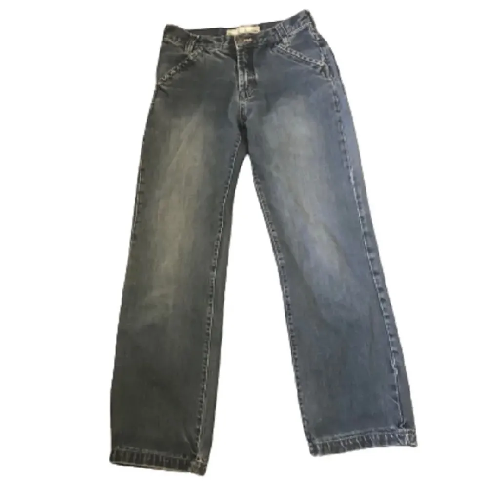 Lågmidjade lite baggy vintage Diesel jeans. Säljer för att de är för korta för mig som är 176 :(. Midjemått: 74cm. Jeans & Byxor.