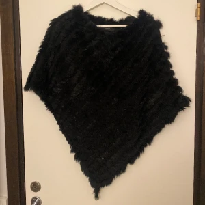 Äkta päls poncho  - Äkta kanin päls, kommer inte till användning längre och i nyskick🌺 