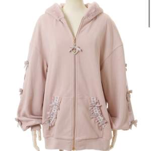 Säljer denna jätte söta zip hoodie från Liz Lisa, nypris är 650kr💓
