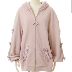 Zip hoodie  - Säljer denna jätte söta zip hoodie från Liz Lisa, nypris är 650kr💓