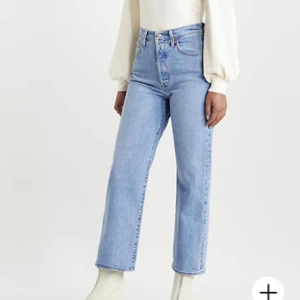 Levis jeans - Ribcage jeans, light blue.  Toppen skick.  Ner till ankeln på mig som är 170 cm