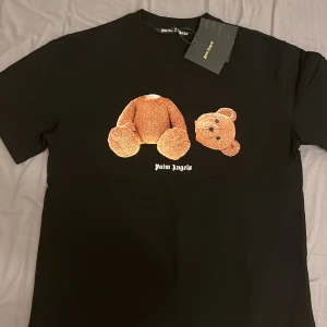 Palm Angel - Tjena säljer helt nya Palm Angel T-shirt för ett jätte bra pris  