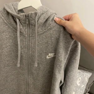 Nike zip hoodie - Lägger upp igen pga fri frakt 