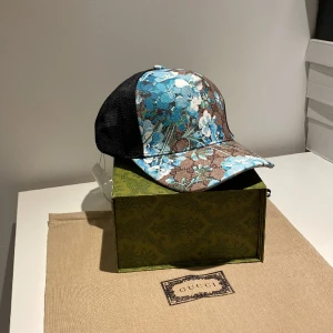 Flower Gucci Keps - Säljer denna kepsen. Skriv för mer info ! Kom med bud! 