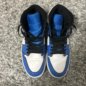 Jordan 1  - Säljer mina jordans som är i nyskick, bevarat i ett djur och rökfritt hem. Priset kan diskuteras