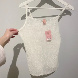 SPETS LINNE - Nytt med prislapp🤍