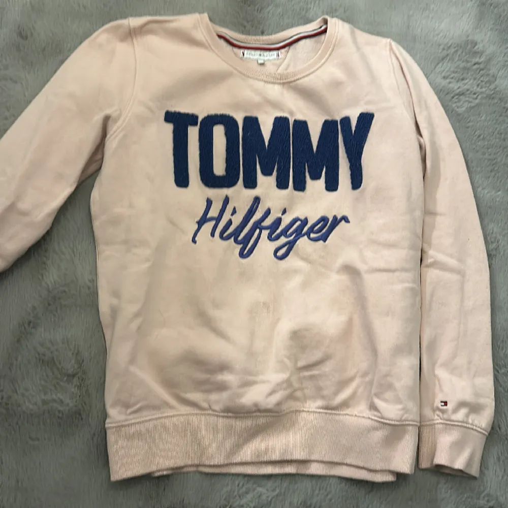 En super fin sweatshirt från Tommy Hilfiger . Tröjor & Koftor.