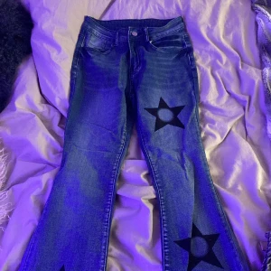 Bootcut jeans - Lågmidjade bootcut jeans använda en gång men inte min stil längre 