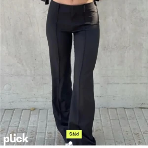 LÅGMIDJADE KOSTYMBYXOR - Säljer dessa lågmidjade kostymbyxorna från madlady som jag köpte av en tjej för 359 kr  här på Plick men dem var tyvärr för stora. Hon hade använt dem sparsamt. NYPRIS 600 