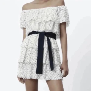 zara klänning - säljer en klänning från zara som man kan ha på olika sätt i storlek xs, skriv vid intresse eller frågor!?