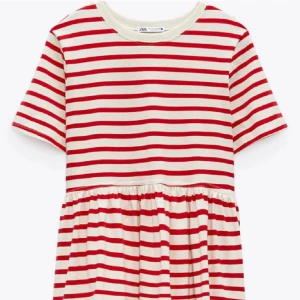 Randig zara tröja - Jag säljer denna super fina randig tröja från zara, i storlek s. Köparen står för frakten och pris kan alltid diskuteras :)