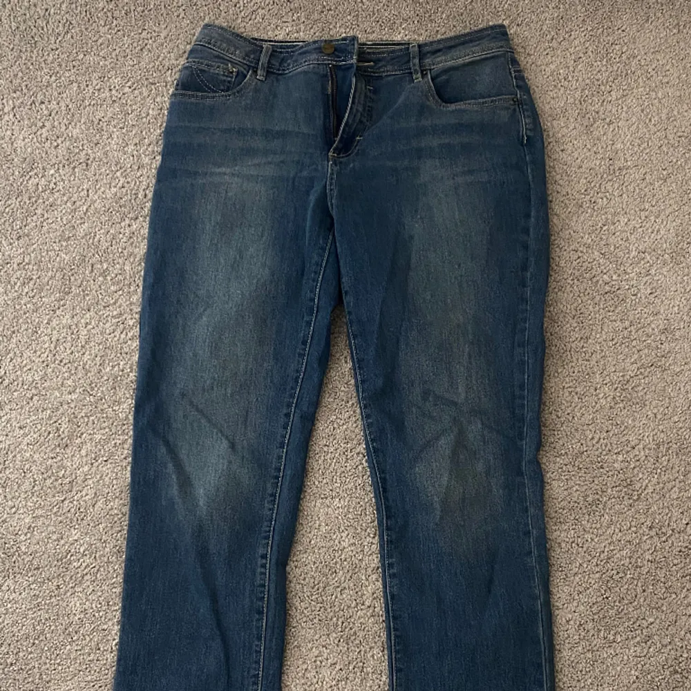 Blå jeans i storlek 40. Jeans & Byxor.