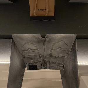 Pepe london jeans i storlek 28/32