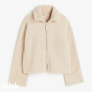 teddy jacka - teddy jacka i storlek S från Hm, säljer vid bra bud, den är slutsåld på hemsidan, skriv vid intresse eller frågor!?