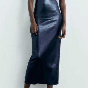 Zara klänning  - Klänning köpt från zara, använd en gång. Super fin och stretchig✨