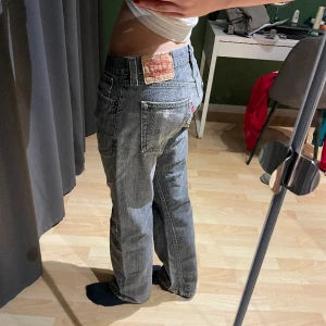 Grå Levis jeans - Ahhh skitsnygga