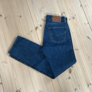 Levi’s 501 W29L32 - Nyskick Levi’s 501or. Fick dessa i present häromdagen, var inte riktigt min grej så därför säljer jag! Köpta på Care of Carl tror jag Nypris 900ish
