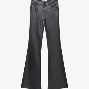 Skinnbyxor - Säljer dessa slutsålda skinnbyxor från zalando med prislappen kvar. Kostar egentligen 379kr men säljer för 250kr. Hör av er vid frågor eller tryck gärna på köp nu ❤️ kan skicka fler bilder 😀