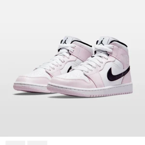 Jordan 1 - Storlek 40 knappt använda så de är i nyskick. Fler bilder kan skickas och pris kan diskuteras. 