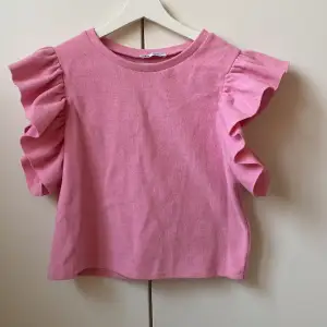 Super fin och mjuk rosa tröja från zara, mycket bra i skick!😍