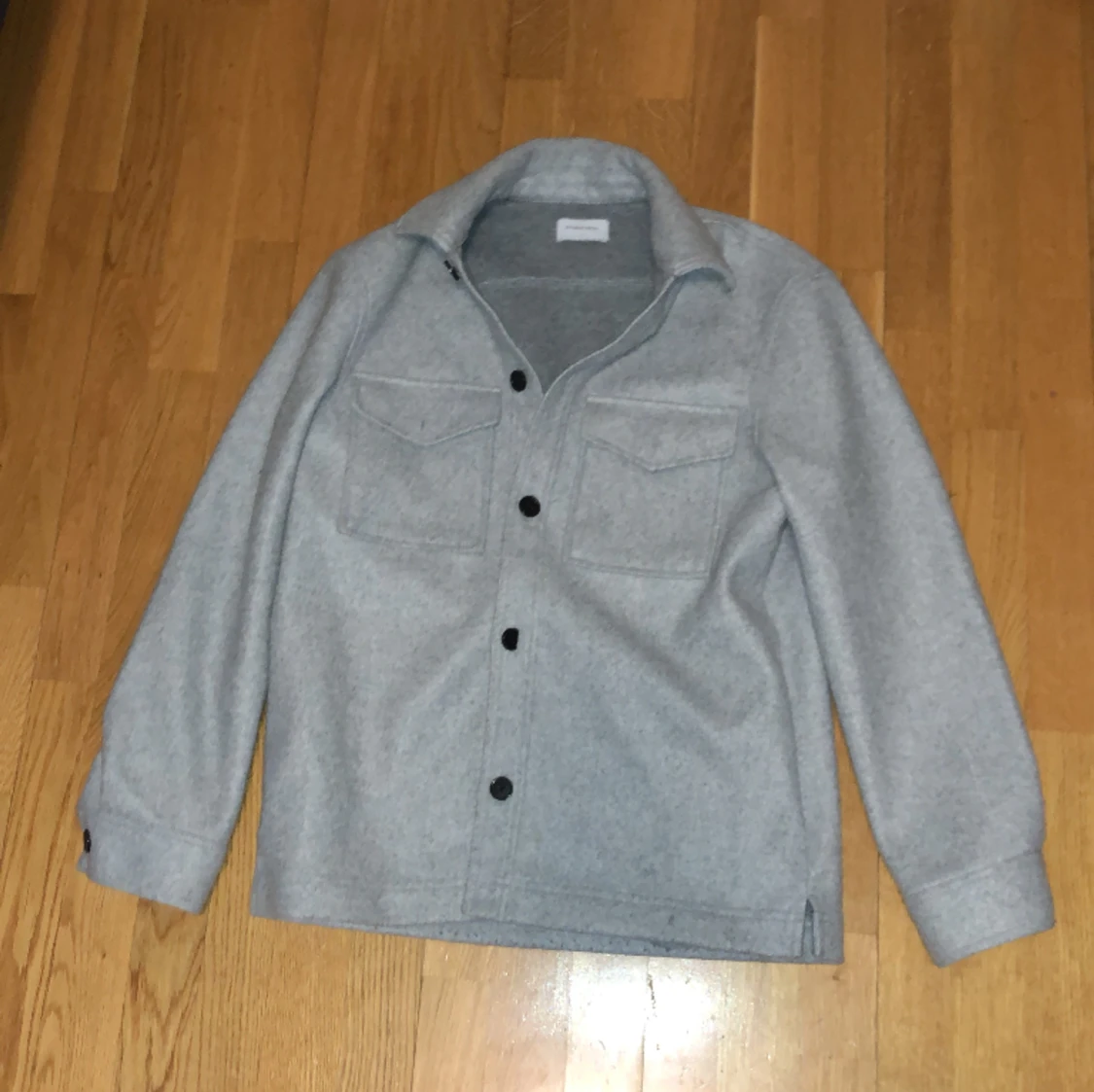 Grå overshirt