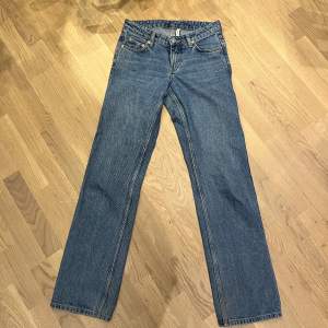 Snygga jeans från weekday i Arrow modellen, blivit för litet för mig 💕