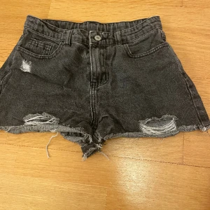 Short - Jätte fina svarta shorts storlek xs men passar 158-164