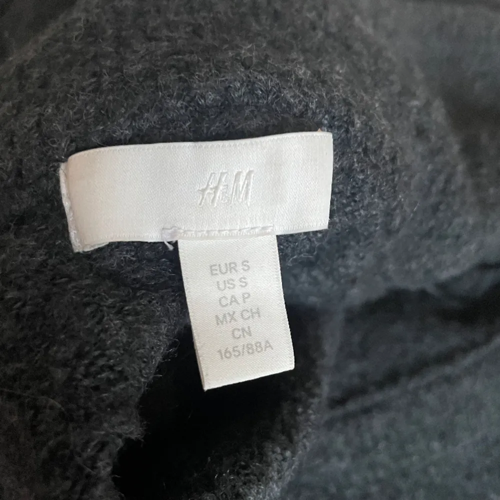 Säljer denna super fina stickade tröja! Strl S💗 säljer pga använder inte längre  (Inga defekter)💗. Tröjor & Koftor.