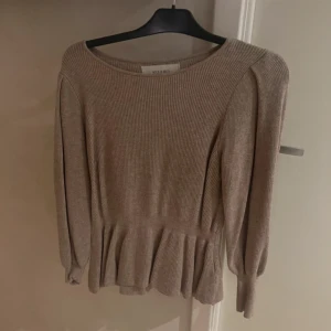 Stickadtröja - Jätte gosig stickad tröja som sitter som en M💞säljes då jag inge använder den