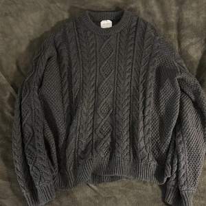 Baggy/oversized sweater från valient i fint skick som köptes för ungefär 1 årsedan, men används knappt längre! 